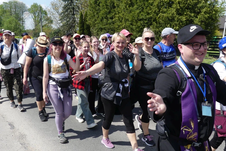 4. Grupa św. abp. Józefa Bilczewskiego w drodze do Łagiewnik - 2025