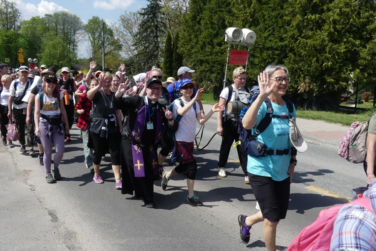 4. Grupa św. abp. Józefa Bilczewskiego w drodze do Łagiewnik - 2025