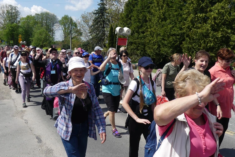 4. Grupa św. abp. Józefa Bilczewskiego w drodze do Łagiewnik - 2025