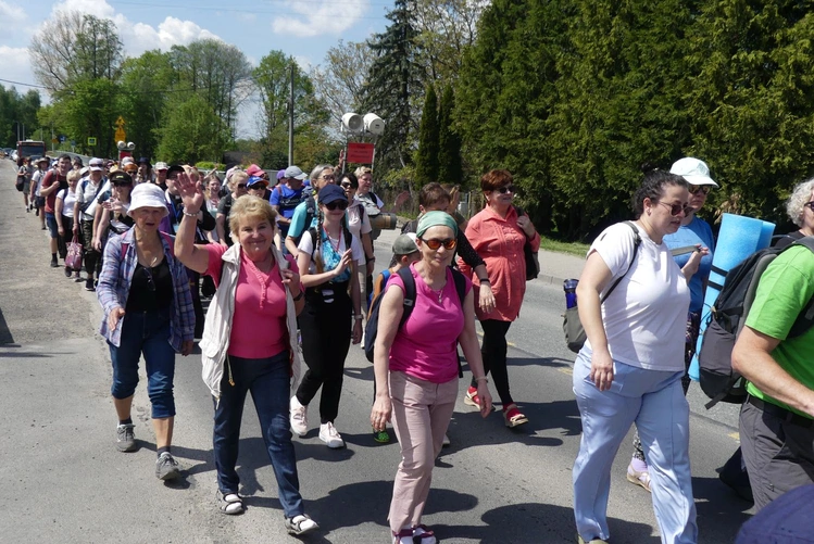 4. Grupa św. abp. Józefa Bilczewskiego w drodze do Łagiewnik - 2025