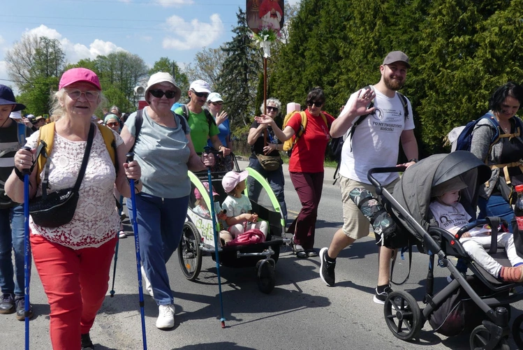 4. Grupa św. abp. Józefa Bilczewskiego w drodze do Łagiewnik - 2025