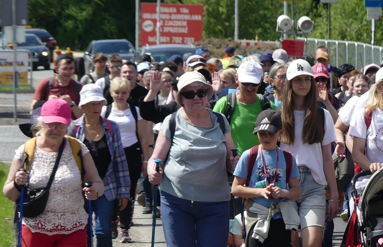 4. Grupa św. abp. Józefa Bilczewskiego w drodze do Łagiewnik - 2025