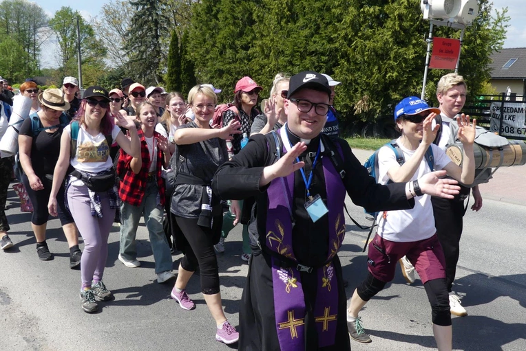 4. Grupa św. abp. Józefa Bilczewskiego w drodze do Łagiewnik - 2025