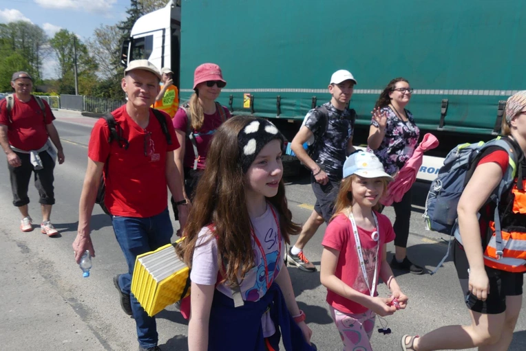 5. Grupa św. Matki Teresy w drodze do Łagiewnik - 2025