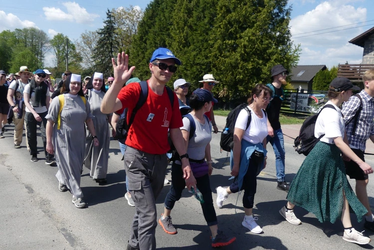 5. Grupa św. Matki Teresy w drodze do Łagiewnik - 2025