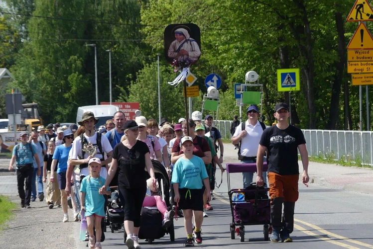 5. Grupa św. Matki Teresy w drodze do Łagiewnik - 2025