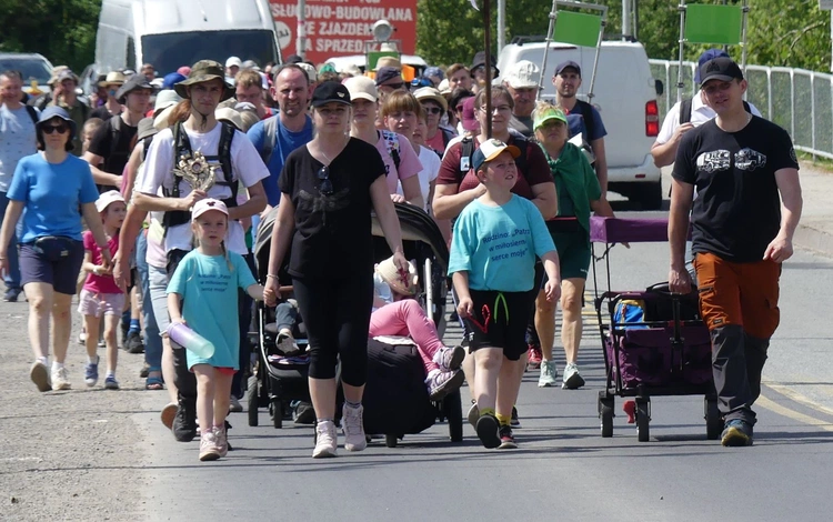 5. Grupa św. Matki Teresy w drodze do Łagiewnik - 2025