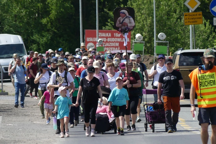 5. Grupa św. Matki Teresy w drodze do Łagiewnik - 2025