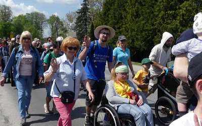 6. Grupa św. Maksymiliana w drodze do Łagiewnik - 2025