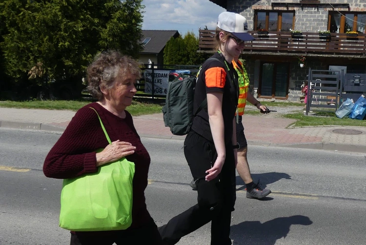 7. Grupa św. Brata Alberta w drodze do Łagiewnik - 2025