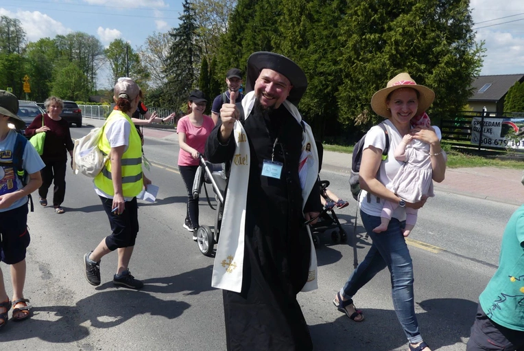 7. Grupa św. Brata Alberta w drodze do Łagiewnik - 2025