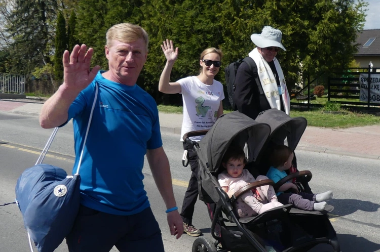 7. Grupa św. Brata Alberta w drodze do Łagiewnik - 2025