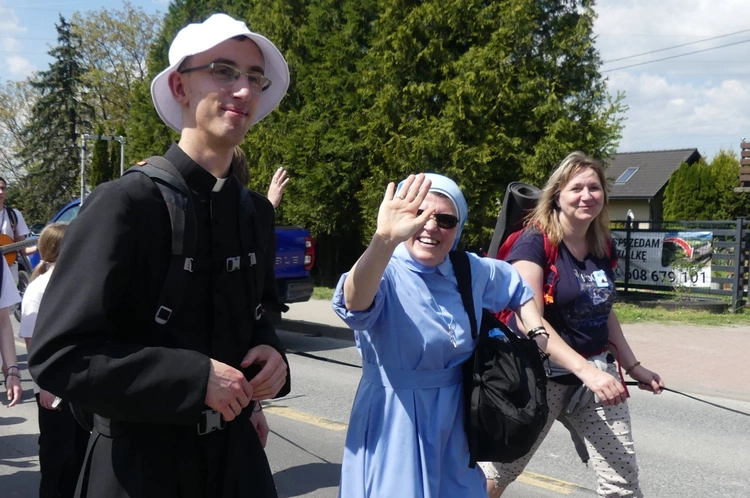 7. Grupa św. Brata Alberta w drodze do Łagiewnik - 2025