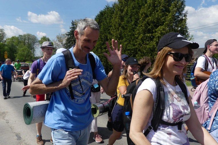 7. Grupa św. Brata Alberta w drodze do Łagiewnik - 2025