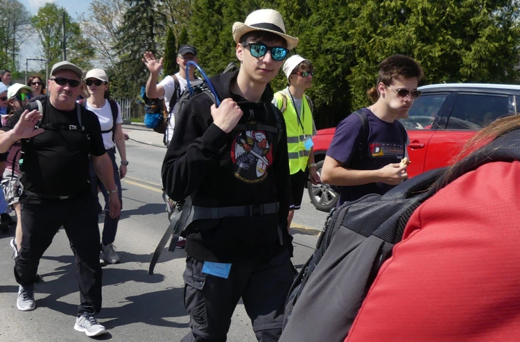 7. Grupa św. Brata Alberta w drodze do Łagiewnik - 2025