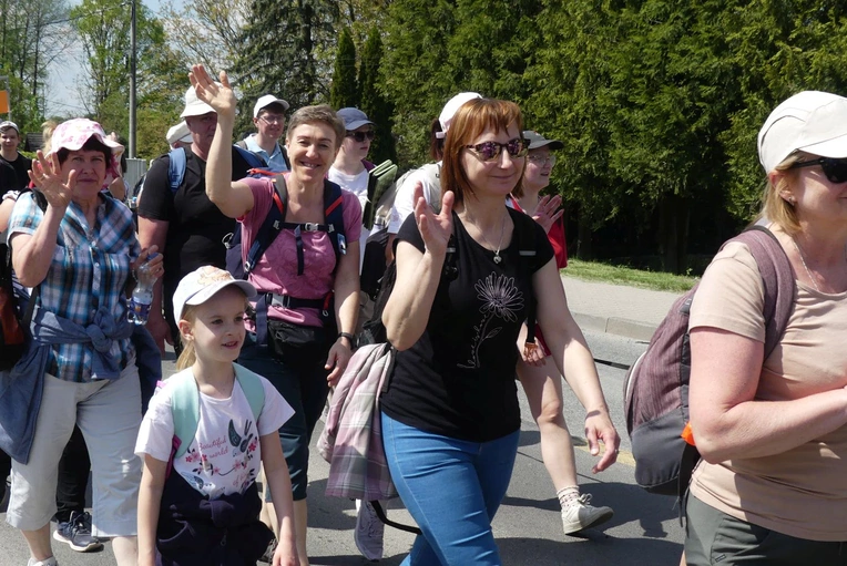 7. Grupa św. Brata Alberta w drodze do Łagiewnik - 2025