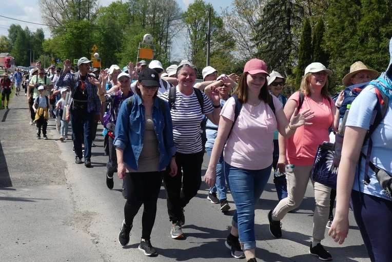 7. Grupa św. Brata Alberta w drodze do Łagiewnik - 2025