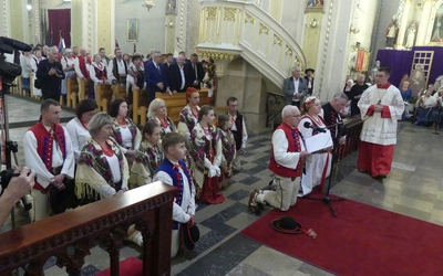 Msza św. podczas pielgrzymki gospodyń i górali do sanktuarium Matki Bożej Kazimierzowskiej w Rajczy - 2025