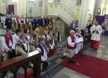 Msza św. podczas pielgrzymki gospodyń i górali do sanktuarium Matki Bożej Kazimierzowskiej w Rajczy - 2025