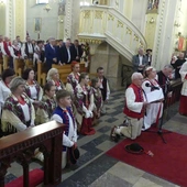 Msza św. podczas pielgrzymki gospodyń i górali do sanktuarium Matki Bożej Kazimierzowskiej w Rajczy - 2025