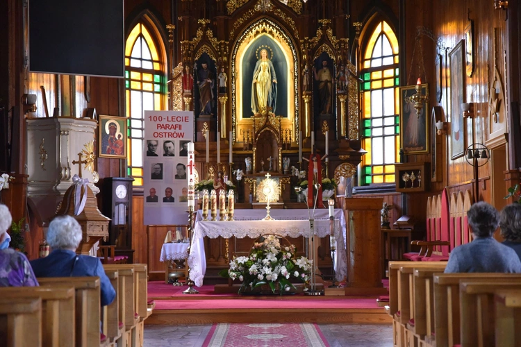Parafia NMP Królowej Polski w Ostrowie