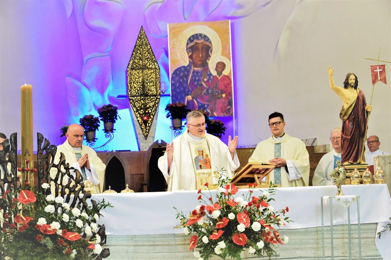 Testament z krzyża i historii - 3 Maja w parafii ludzi pracy