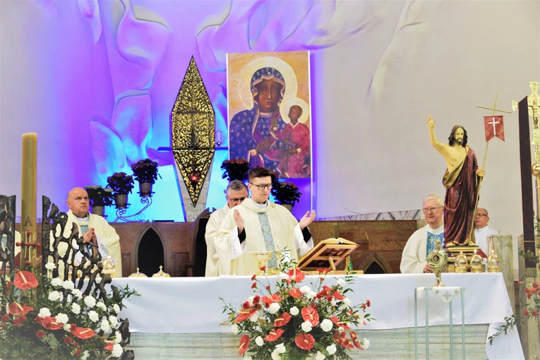 Testament z krzyża i historii - 3 Maja w parafii ludzi pracy