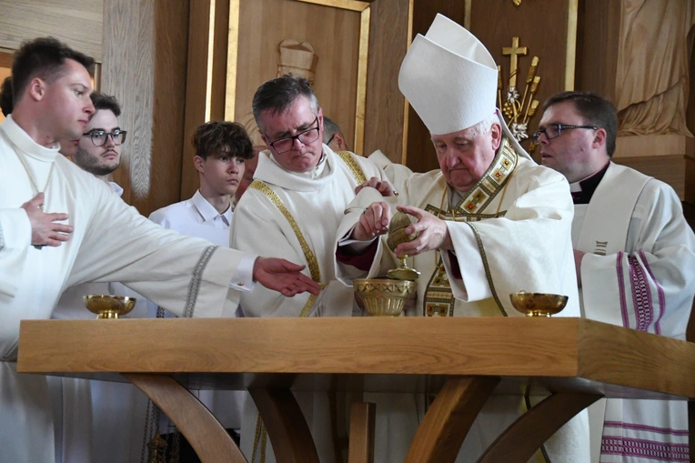 Poświęcenie kościoła w Nowych Załubicach