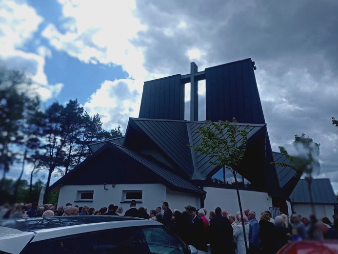 Poświęcenie kościoła w Nowych Załubicach