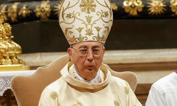 Kard. Mamberti: Miłość i adoracja Pana określiły pontyfikat Franciszka