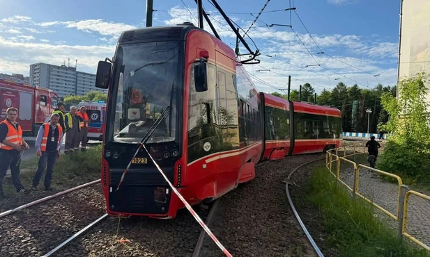Katowice. 5 osób w szpitalu po wykolejeniu tramwaju