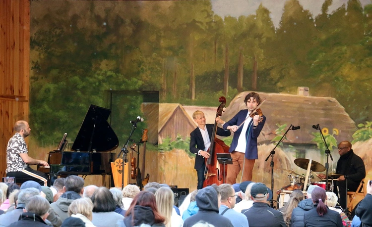 Z koncertem "Mazurki - Jazz" wystąpił Marcin Pospieszalski z zespołem.