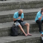 Piesi pielgrzymi u celu: w sanktuariach św. Jana Pawła II i Bożego Miłosierdzia w Łagiewnikach - 2025