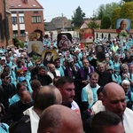 Piesi pielgrzymi u celu: w sanktuariach św. Jana Pawła II i Bożego Miłosierdzia w Łagiewnikach - 2025