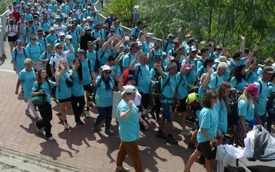 Piesi pielgrzymi u celu: w sanktuariach św. Jana Pawła II i Bożego Miłosierdzia w Łagiewnikach - 2025