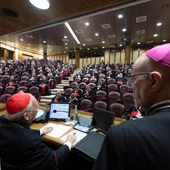 Ok. 100 osób złożyło przysięgę na czas konklawe