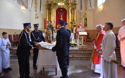 Relikwie patrona strażaków przybyły do kościoła w Białaczowie