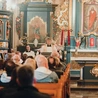  Codziennie w Mszach św. i naukach uczestniczyło kilkudziesięciu wiernych, co świadczy o dużej potrzebie tego typu formacji.