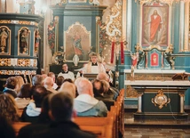  Codziennie w Mszach św. i naukach uczestniczyło kilkudziesięciu wiernych, co świadczy o dużej potrzebie tego typu formacji.