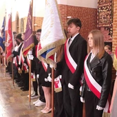 Nabożeństwo w intencji  Rzeczypospolitej odbyło się  przy udziale żołnierzy Wojska Polskiego oraz licznych pocztów sztandarowych z elbląskich szkół i organizacji. 