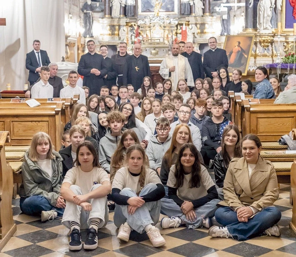 W spotkaniach uczestniczą m.in. biskupi i młodzież.