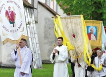 Uroczystość zakończyła się procesją eucharystyczną i adoracją relikwii biskupa i męczennika.