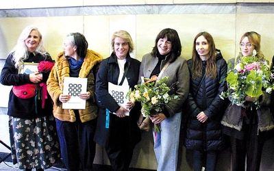 Laureatki Salonu. Od lewej: Nati Krawtz, Magdalena Zarzycka, Magdalena Hlawacz, Halina Fleger, Katarzyna Adamek i Martyna Cisińska.