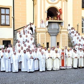  Modlili się  za całe opolskie prezbiterium, o nowe powołania i o łaskę życia wiecznego dla papieża Franciszka.