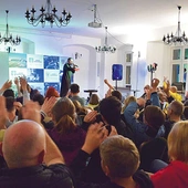 Koncert zgromadził słuchaczy w różnym wieku – od dzieci po seniorów.