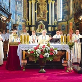 Biskup podkreślił, że jedność i wspólnota są niezbędne w budowaniu dobra wspólnego.