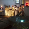 W DA „Maciejówka” młodzi wzięli udział w Mszy św. pod przewodnictwem bp. Macieja Małygi, delegata KEP do spraw duszpasterstwa akademickiego. Liturgii towarzyszyła piękna oprawa muzyczna.