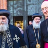 Zwierzchnik Koptyjskiego Kościoła Ortodoksyjnego zwiedził podziemia świątyni z grobowcami wybitnych Polaków. 