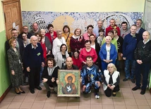 Duchowo inicjatywą opiekują się nowosolscy bracia kapucyni. Więcej informacji: profil FB –Filia Nowosolsko-Zielonogórska – szkoła Maryi. Na zdjęciu uczestnicy kwietniowej sesji.