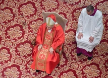 Kazanie podczas mszy o wybór papieża bywa nazywane proroczym. Co powiedział w nim kard. Re?